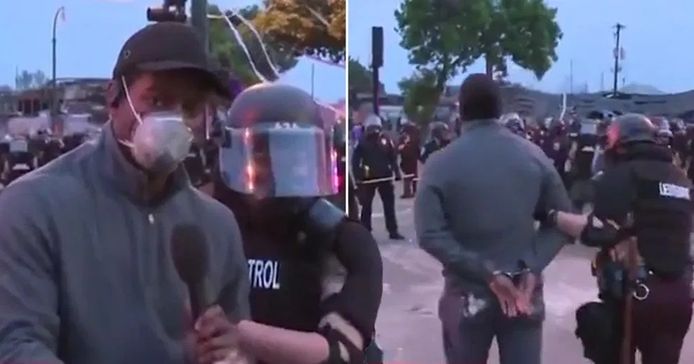 Le journaliste de CNN Omar Jimenez, arrêté en direct alors qu'il couvrait les manifestations de Minneapolis à propos de la mort de George Floyd.