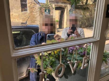 Le calvaire vécu par les habitants de ce village anglais à cause des touristes: “J’ai l’impression d’être dans un zoo”