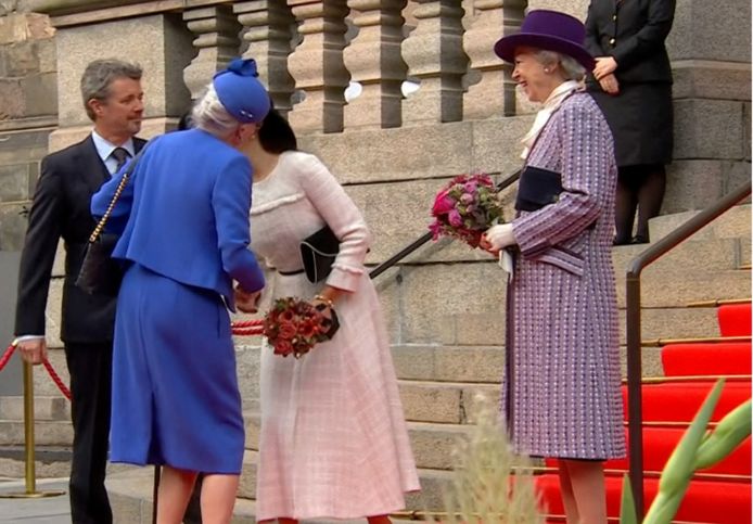 Ongemakkelijk moment tussen prinses Mary & koningin Margrethe