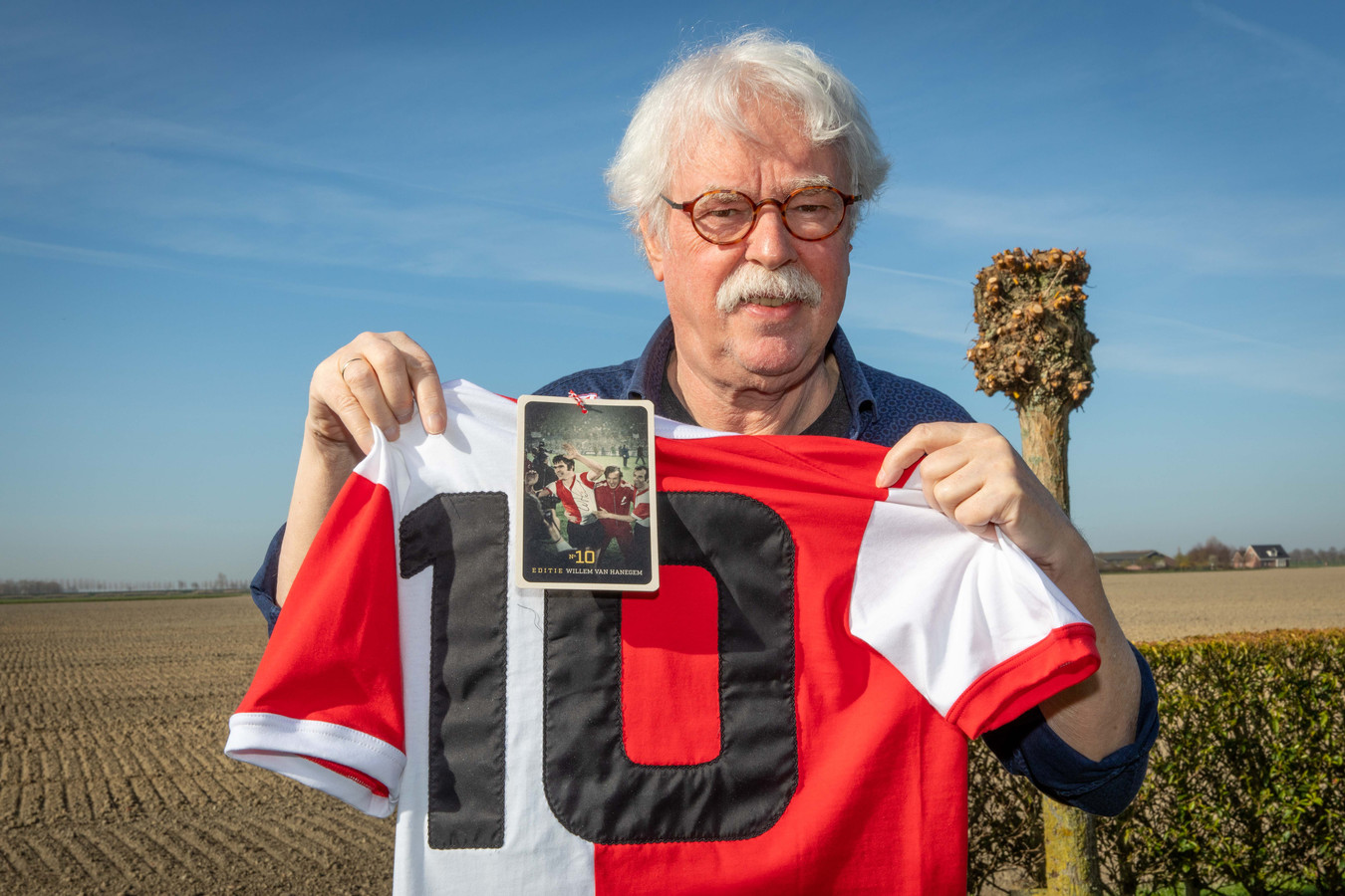 D.w.z Zo snel als een flits zaterdag Feyenoord-shirt en boek als extra prijs tekenwedstrijd | Foto | pzc.nl