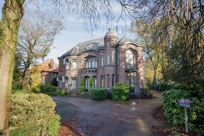 Toine Manders verbaast zich over bouwstop voor zijn monumentale villa in Helmond: ‘Het gaat goed met