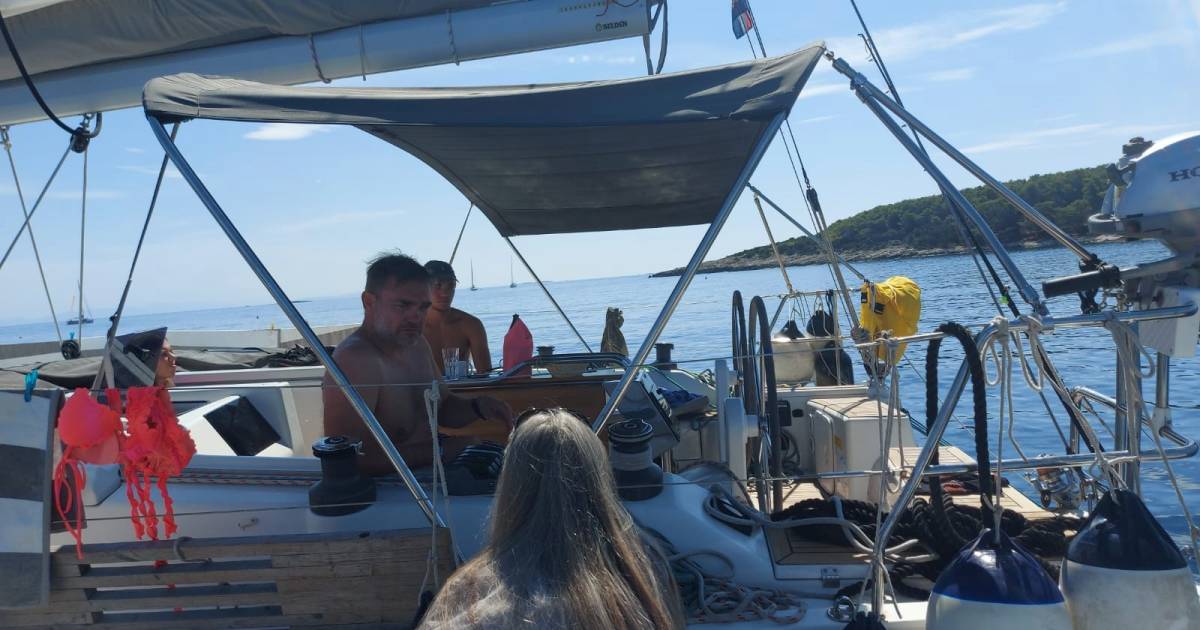 La famiglia olandese salva la riserva naturale croata dagli incendi boschivi durante una vacanza in barca a vela |  All’estero