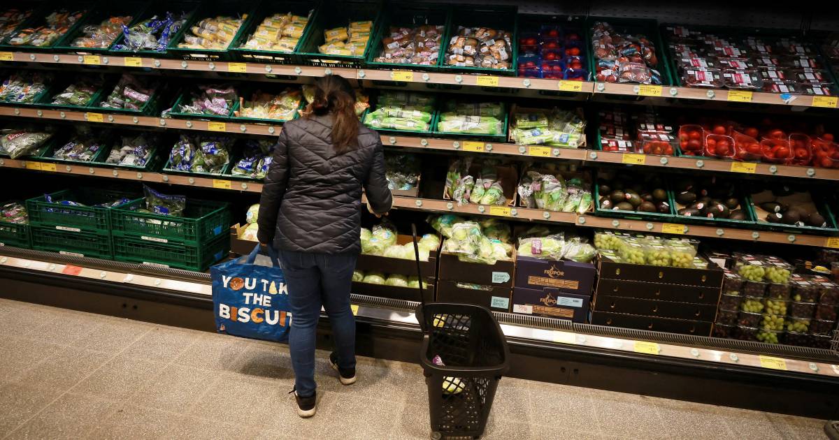 I supermercati britannici non si fidano dei clienti poveri: bistecche, caffè e formaggio sono garantiti |  al di fuori