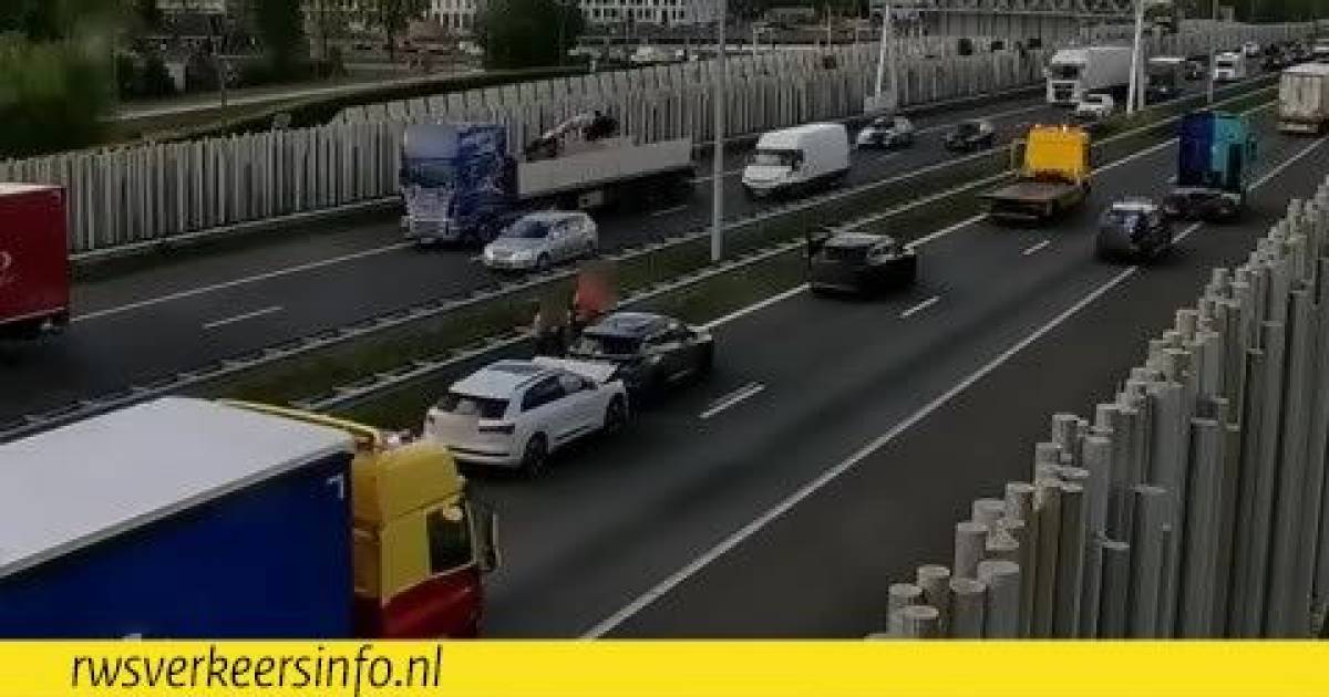 Ongeluk met meerdere voertuigen op A2 zorgt voor fikse file richting Eindhoven.