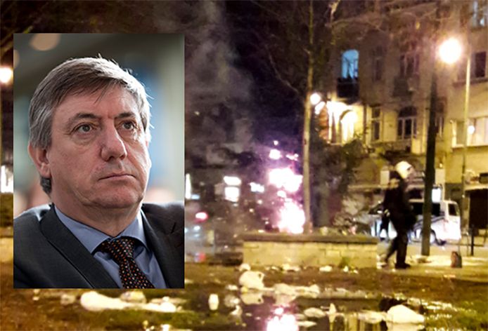 In Molenbeek werd onder andere een kerstboom in brand gesproken. Ook in andere Brusselse gemeenten verliep de overgang van oud naar nieuw onrustig.