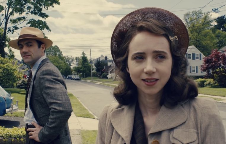 Morgan Spector en een indrukwekkende Zoe Kazan in ‘The Plot Against America’. Beeld RV