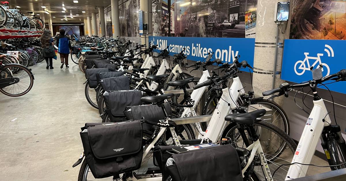 Meer ebikes voor ASMLpersoneel bij station Eindhoven; oude