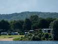 Archieffoto: recreatiepark Rhederlaagse Meren in Lathum. Op het vakantiepark aan zwemplas Rhederlaag werd in 2021 een controle uitgevoerd om illegale bewoning tegen te gaan.