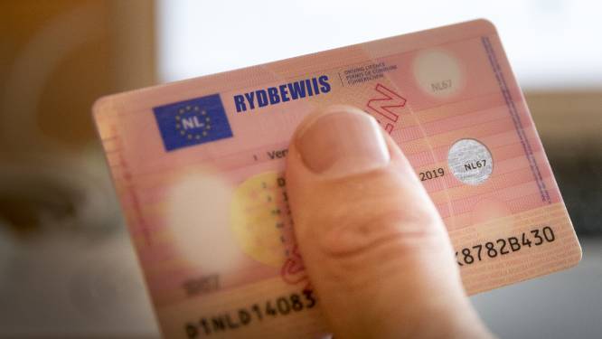 Bestuurder bij Zwolle voor de vijftiende (!) keer betrapt zonder rijbewijs (en dat is niet het enige)