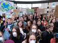 Zo’n 3.000 klimaatspijbelaars brengen krachtige boodschap in Brussel: “Er is geen planeet B”