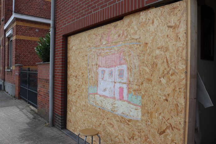 De kleindochter van Frans en Ingrid tekende meteen een mooi huis op hun 'nieuwe voorgevel’.