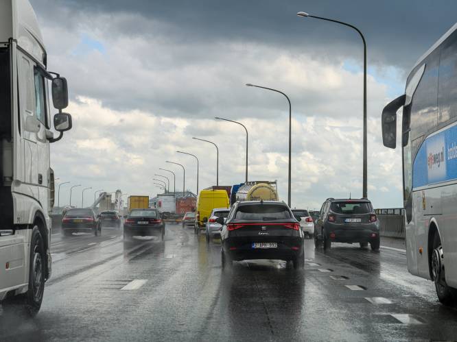 Nu al 245 km file op de Vlaamse snelwegen: voorspelde regen zorgt voor drukke avondspits