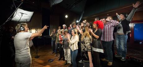 Kamerleden: laat kinderen taalfouten uit Koningslied halen