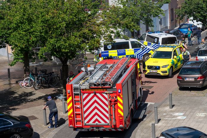 De hulpdiensten werden zaterdagmiddag opgeroepen voor een brand in de De Manstraat in Deurne
