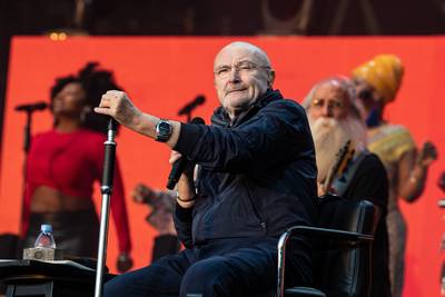 Zorgen om Phil Collins nemen toe na tv-interview: “Ik kan niet eens meer een drumstokje vasthouden”