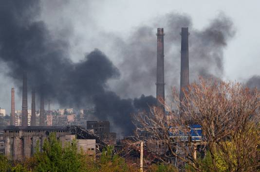 De belegerde staalfabriek in Marioepol.