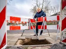 Carolien (46) 'opgeslokt’ door gigantisch sinkhole in Rotterdam-Zuid: ‘Ik had wel dood kunnen zijn’