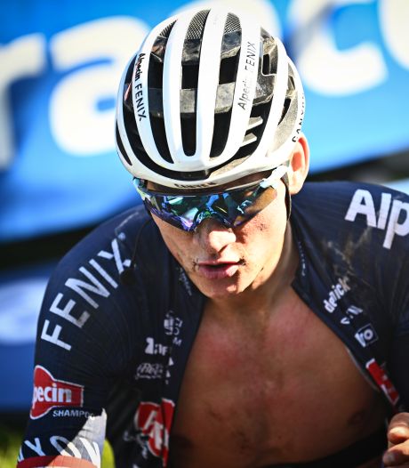 Mathieu van der Poel verkent eerste rit Giro: ‘Roze trui pakken niet zo makkelijk als iedereen denkt’