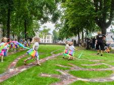 Loop er gerust eens overheen: Breda onthult stenen Vrijheidsboom in Valkenberg