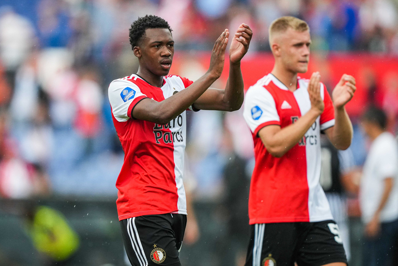 Milambo (16) lost Wijnaldum af als jongste Feyenoorddebutant ooit