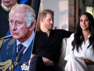 Koning Charles zal Harry en Meghan uitnodigen voor kroning: “We willen niet verzanden in eeuwige discussie”