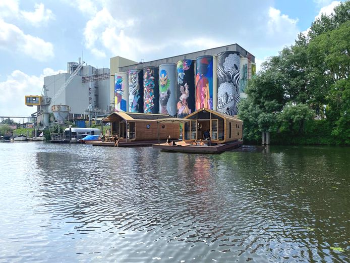 Wikkelboats meren aan bij Tramkade