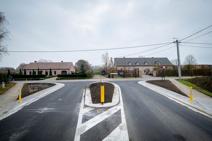 Het kruispunt van de Houwstraat met de Berlaarbaan is vernieuwd