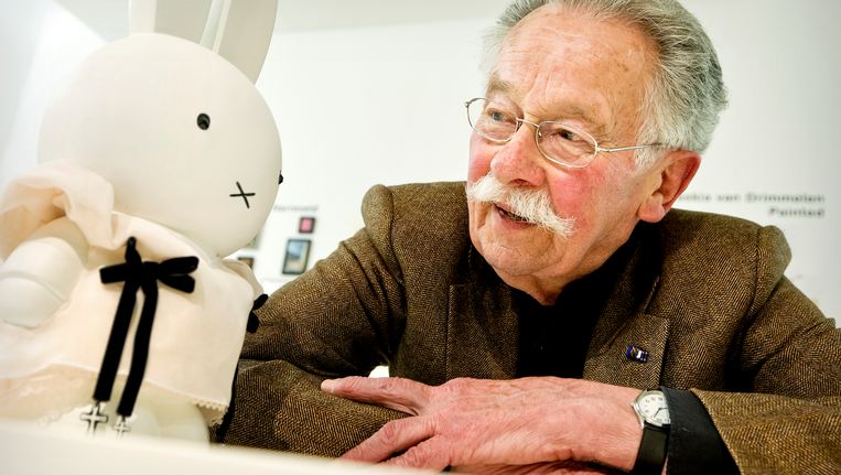 Dick Bruna met Nijntje Beeld anp