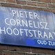 Winkels PC Hooftstraat besmeurd met teer