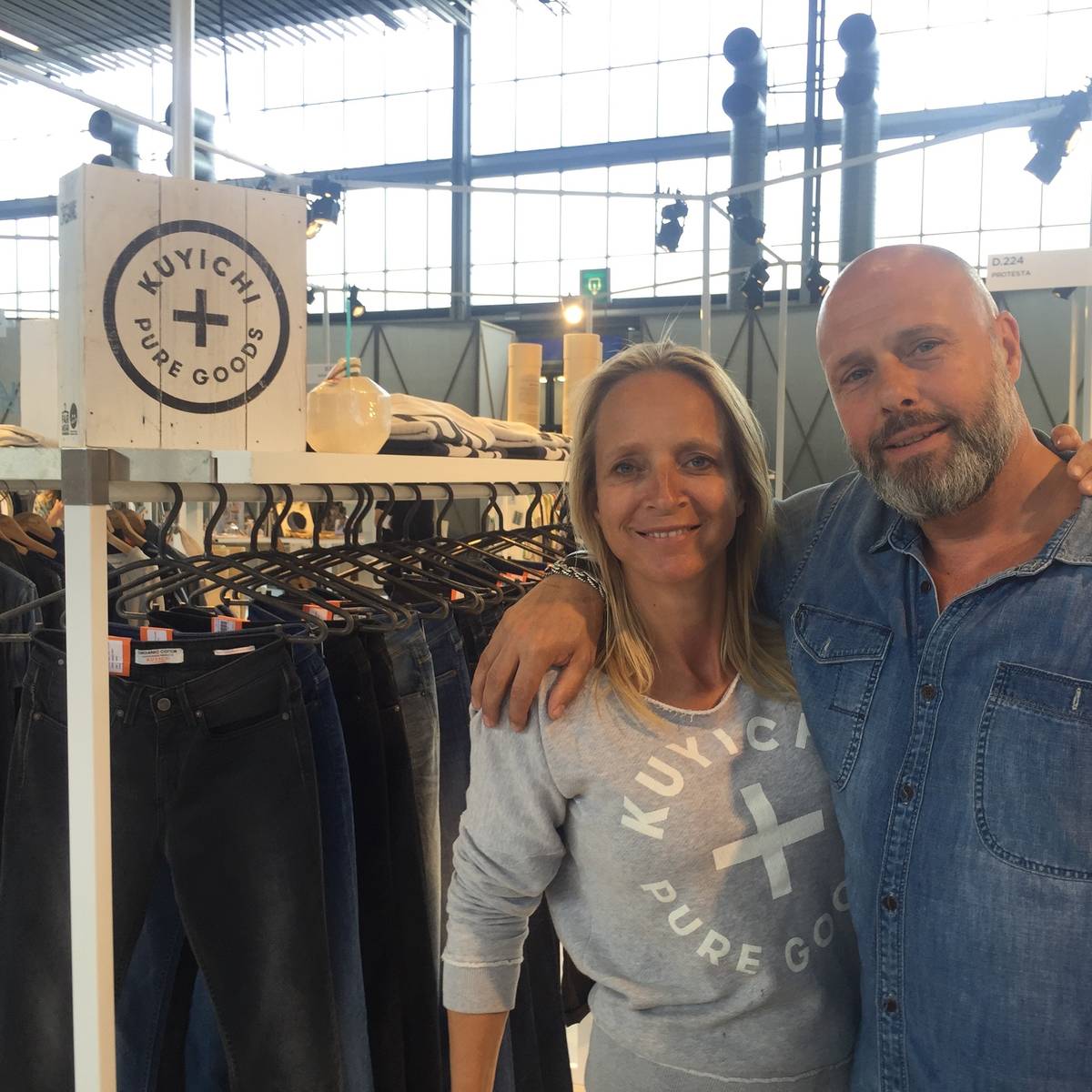 Kledingwinkel floortje dessing outlet