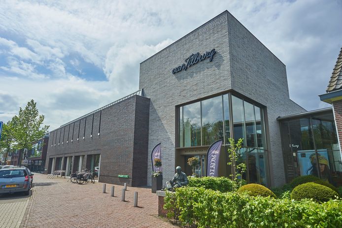 Winkels Van Tilburg weer open Oss AD