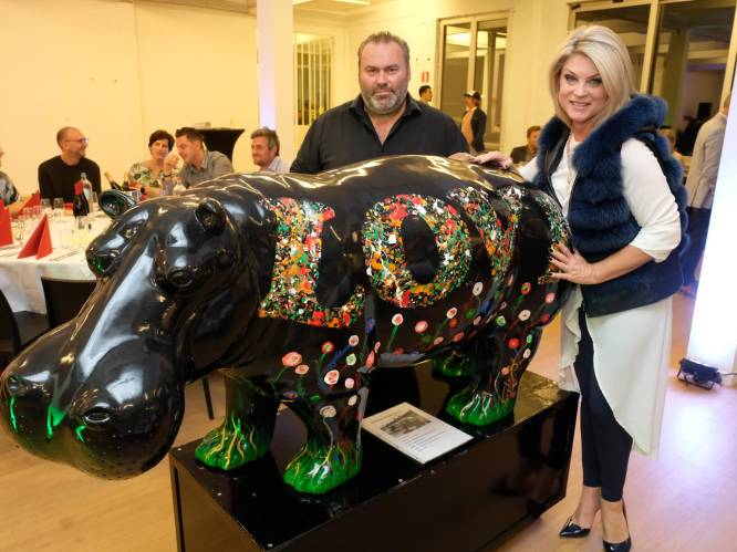 17 nijlpaarden leveren 35.000 euro op