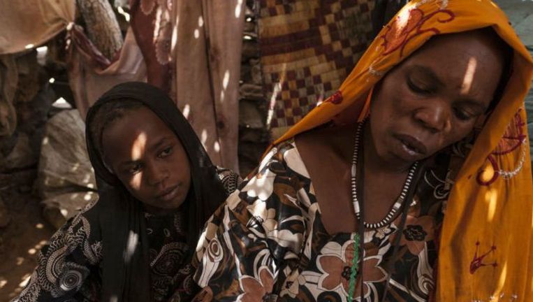 Munira Mohamed en haar 11-jarige dochter Moasa werden in Darfur slachtoffer van verkrachting. Beeld Adriane Ohanesian
