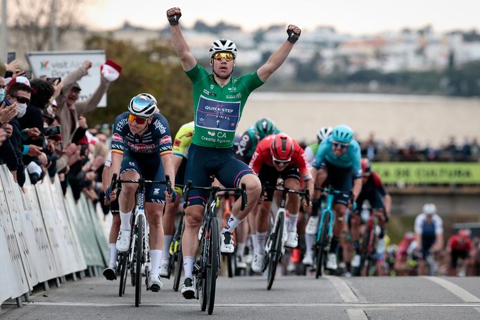 Fabio Jakobsen wint de derde etappe in de Ronde van de Algarve.