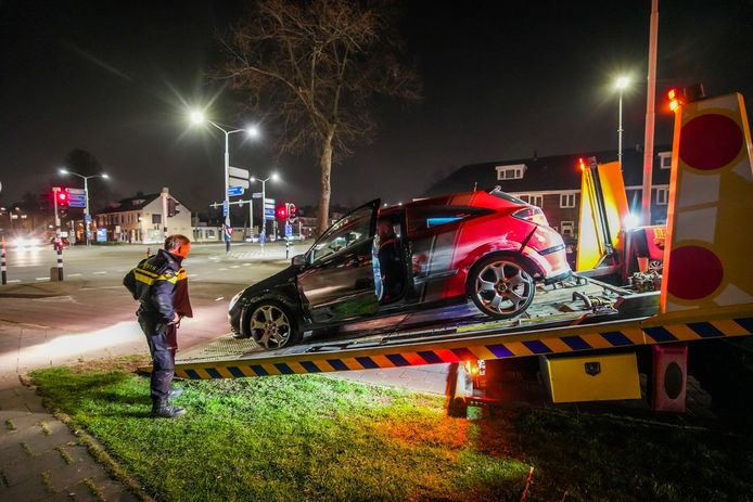 Een man is na een achtervolging in Eindhoven door een politiehond gepakt en aangehouden op de Leenderweg.