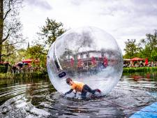 In beeld: zo vierde Amsterdam na drie jaar weer écht Koningsdag