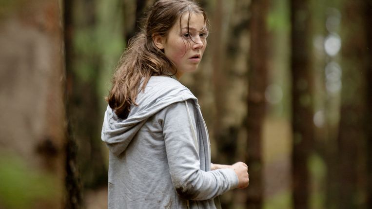 De film 'Utøya 22. Juli' is gemaakt in één ononderbroken opname van anderhalf uur, waarbij je de hele tijd bij het 18-jarige personage Kaya blijft, die van schuilplek naar schuilplek beweegt. Beeld -