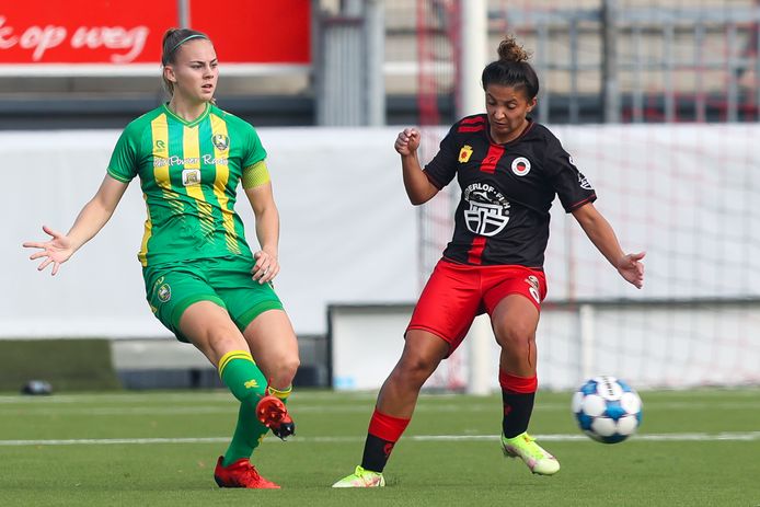 Gwyneth Hendriks (links) kiest na drie jaar ADO Vrouwen voor topclub PSV