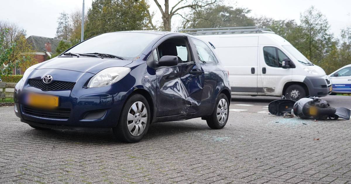 Auto en scooter op elkaar gebotst bij tankstation op Groningerweg in Peize