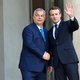 Lezersbrieven: ‘Waarom wordt Orbán wel, en Macron niet aangesproken?’
