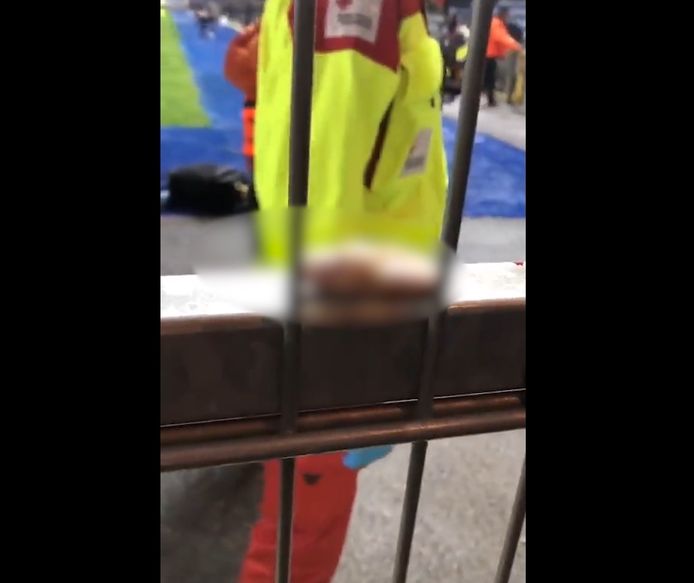 Une vidéo circule sur les réseaux sociaux montrant le doigt sectionné placé sur une barrière.
