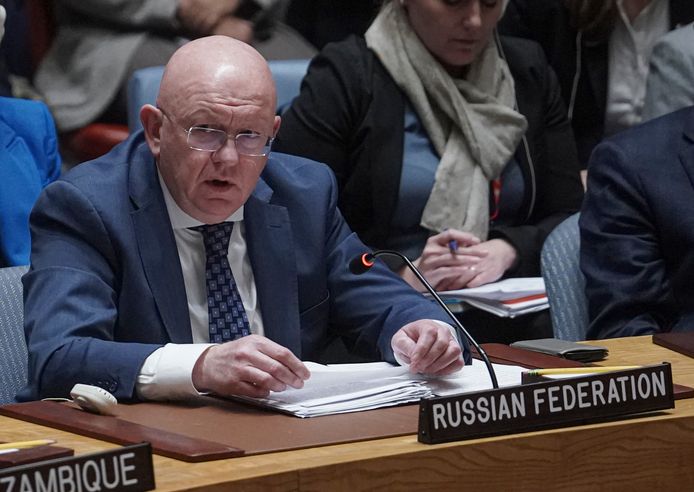Vasily Nebenzya, ambassadeur bij de Verenigde Naties van Rusland, spreekt de VN-Veiligheidsraad toe voor een stemming over een resolutie over het conflict tussen Israël en de Palestijnen.