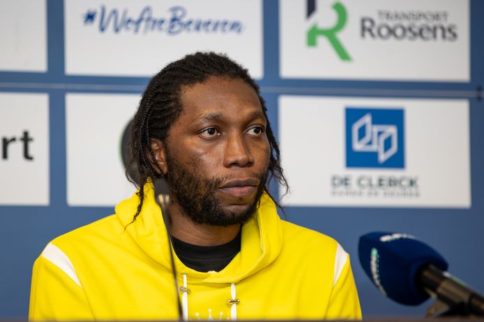 Dieumerci Mbokani.