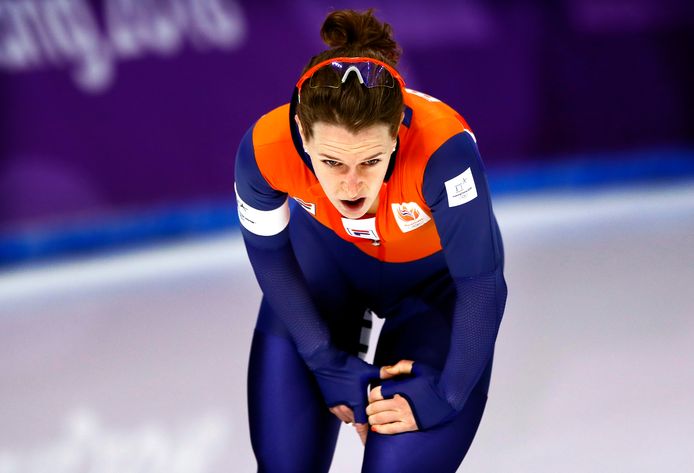 Ireen Wust na haar 3000 meter waarop ze tweede werd.