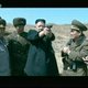 Noord-Koreaanse dictator zwaait met pistool