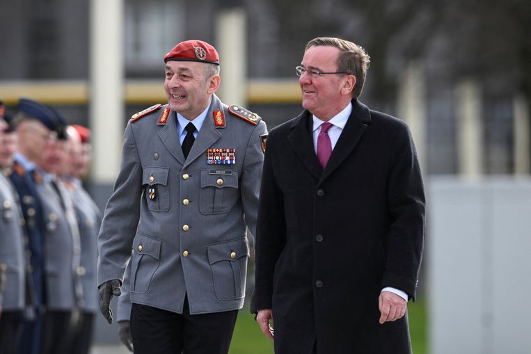 Der Verteidigungsminister wird zum politischen Star in Deutschland