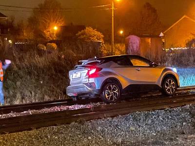 Voertuig wordt gegrepen door trein in Oud-Heverlee: bestuurder blijft ongedeerd
