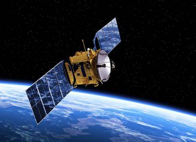 Oude satellieten moeten sneller worden opgeruimd uit de ruimte, zegt communicatiewaakhond