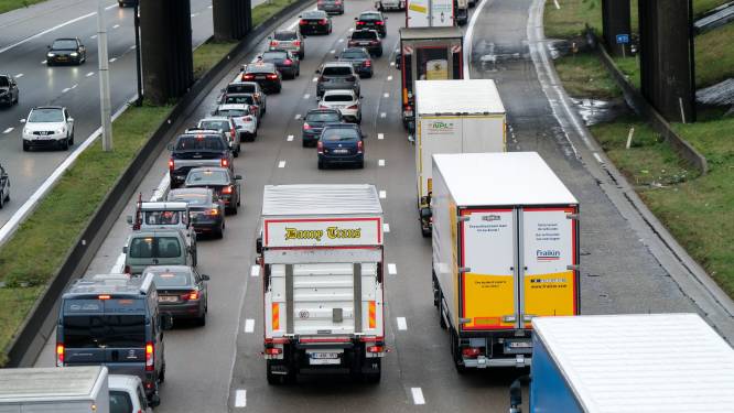 Ongeval op binnenring ter hoogte van Wemmel richting Waterloo: kwartier file vanaf Dilbeek