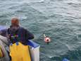 Nederlandse visser redt man (28) die dagen vastzat op boei in Het Kanaal: “Een wonder”